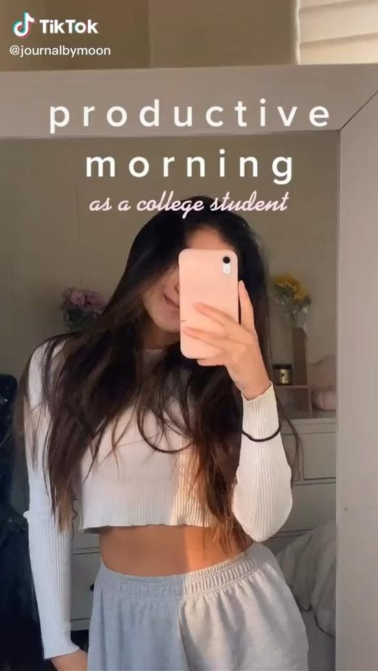 aesthetic morning routine story mirror selfie of someone in casual morning outfit with natural light
