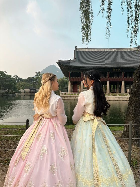 Korean aesthetic story template Korean hanbok modern aesthetic Instagram story template traditional pattern pastel
