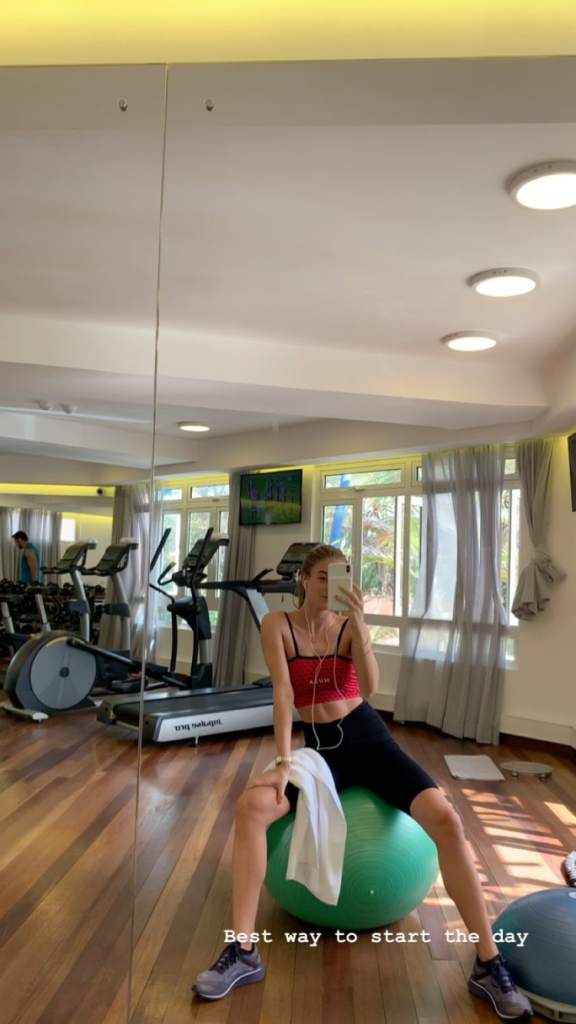 aesthetic fitness challenge story stretching routine Instagram story template watercolor aesthetic